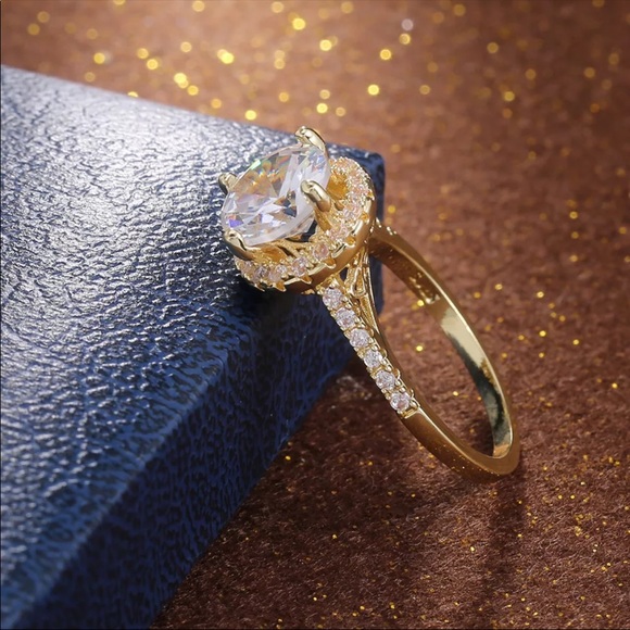 New Women’s Yellow Gold Gorgeous Wedding Ring - Picture 4 of 6